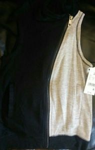 Girls hooded tank top vest.